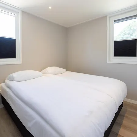2 Bedroom Gorgeous In Σπίτι διακοπών *