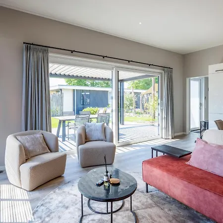 2 Bedroom Gorgeous In Holiday home *