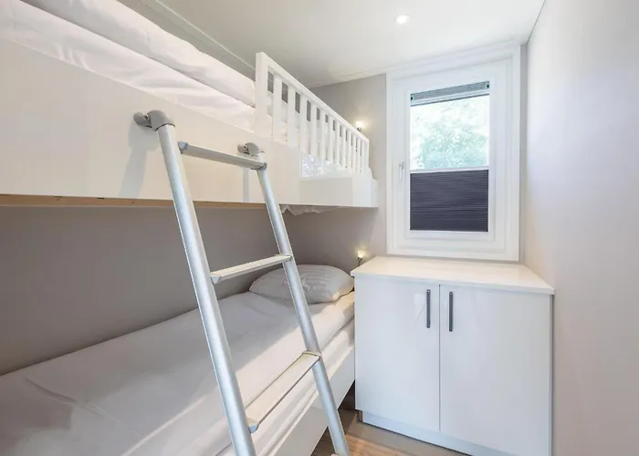 2 Bedroom Gorgeous In *