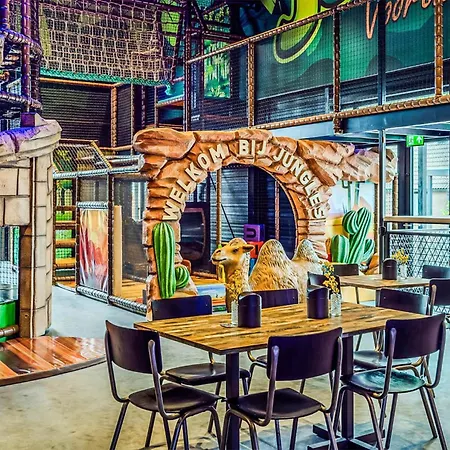 2 Bedroom Gorgeous In 度假居 福尔特赫伊曾