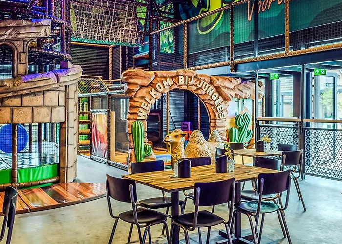 2 Bedroom Gorgeous In 度假居 福尔特赫伊曾